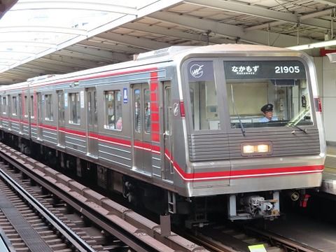 御堂筋線全駅へのホームドア設置完了時期が決定