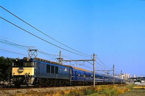 高崎線の夜行列車の撮影地のメッカを行く懐かしの寝台特急「あけぼの」と急行「能登」(熊谷~行田)