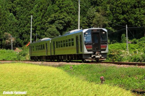 GV-E400系　貸し切り列車が、初秋を行く