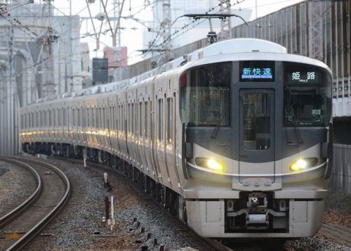 JR西の誇り「新快速」誕生50年 特急並みに速い「お得感」が関西人気質にマッチ