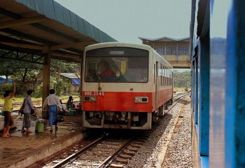 安倍政権が推進した「オールジャパン鉄道輸出」の悲惨な実態 円借款事業でも車両は海外メーカー製導入
