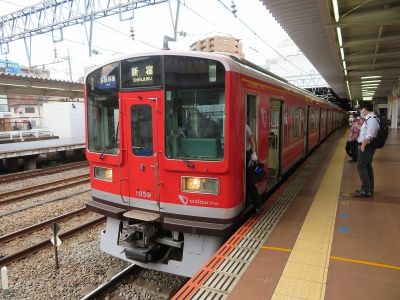 小田急1000形(赤い1000形) 小田急小田原線各駅停車新宿行き