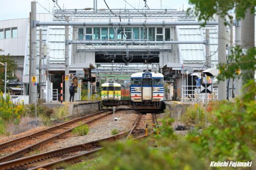 内野駅でのすれ違い 143Ⅿ+1532Ⅿ~1539Ⅿ