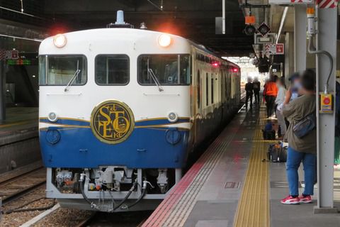 【運行開始】 広島駅で観光列車 「etSETOra」 宮島口行きを撮る (車両&発車標) 【2020年10月】