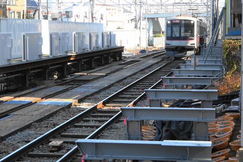 東急目黒線奥沢駅にて