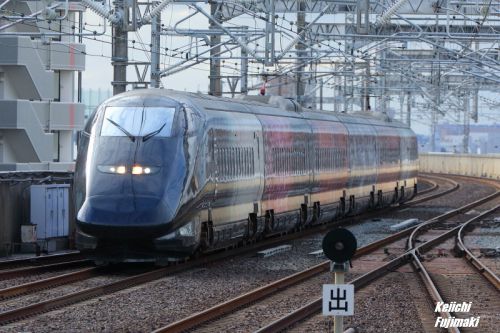 来月で引退の現美新幹線 新潟駅進入