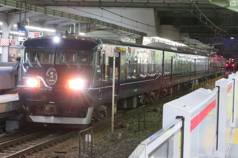 出雲市駅で 「WEST EXPRESS 銀河」 大阪行きの表示を撮る （2020年10月）