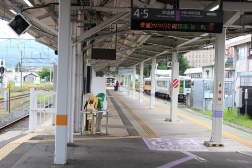 【米坂線乗車記】小国街道沿いに田園と川の車窓が続く素朴なローカル線!