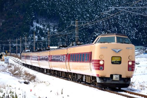 福知山線の雪景色の中を行く懐かしの381系特急「こうのとり号」他(黒井~石生)