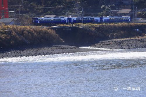 海に一番近い駅 青海川駅発車
