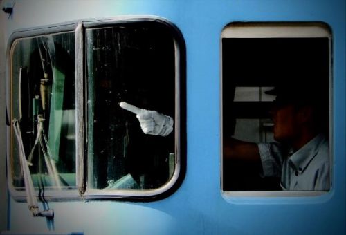 【JR東日本】中指が話題になっていますがここで模範的なウテシさんの指差し呼称をみてみましょう