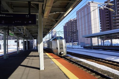 特急・すずらん、通過(苗穂駅)
