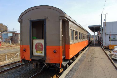 【津軽鉄道「ストーブ列車」乗車記】古い客車に乗り、だるまストーブで焼いたスルメを食べながらの汽車旅！