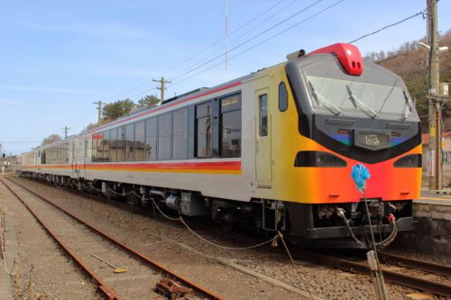 【リゾートしらかみ1号「くまげら編成」乗車記】日本海に奇岩が立ち並ぶ絶景を眺める観光列車! 絶景車窓を詳しく紹介します!