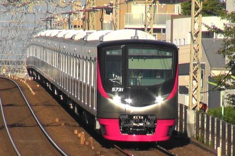 京王電鉄5000系に新シート導入