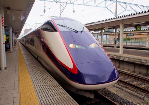 山形新幹線で東北の駅百選の「山形駅」を訪ねる【駅前風景とマンホールも】