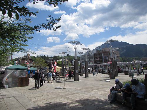 広々とした駅前広場で、グルメフェア。 【2021年05月 埼玉県秩父市】