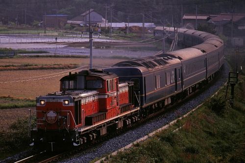 山陰本線の主力機関車として活躍する懐かしのDD51-1107号機牽引のブルートレイン特急「出雲」他(淀江~伯耆大山)