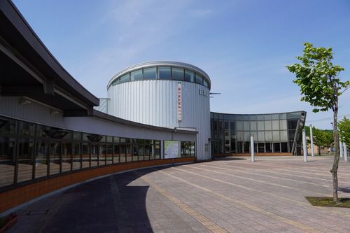 隣の栗山駅