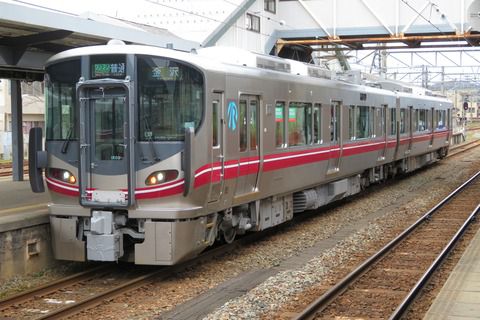 七尾駅・羽咋駅で 七尾線の新型車両 521系を撮る (2021年3月)