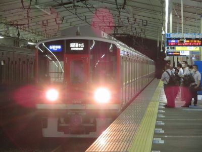小田急1000形(赤い1000形) 小田急多摩線各駅停車新百合ヶ丘行き