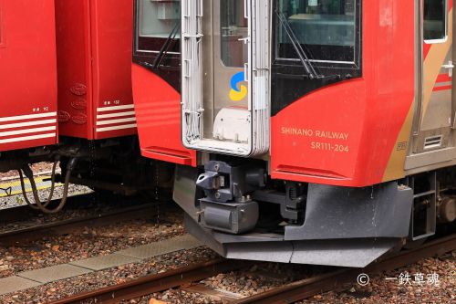 戸倉駅の雨の表情