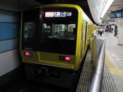 西武「黄色い6000系電車」 東急東横線線急行武蔵小杉行き行き