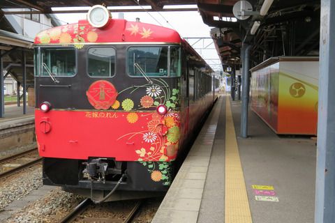 七尾駅で 観光列車 「花嫁のれん」 & 駅名標を撮る (2021年3月)