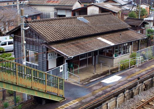 海の近くの木造駅舎!肥前七浦駅(長崎本線/佐賀県)が駅愛にあふれ美しかった話