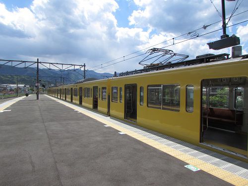 西武秩父駅で出発を待つ、飯能行きの普通列車。 【2021年05月 埼玉県秩父市】