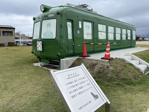 大館駅前にいる東急5001青ガエルの今