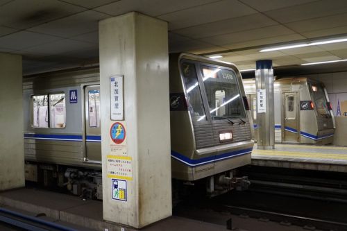 【四つ橋線】ホームドア輸送列車が運転される