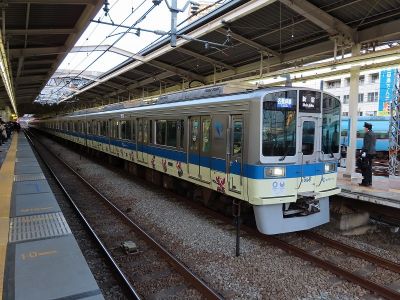 小田急1000形(オリパラ) 小田急小田原線各駅停車新宿行き