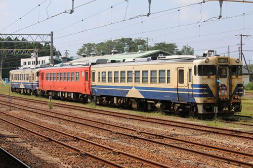 秋田で引退したキハ40たちがベトナム国鉄へ?