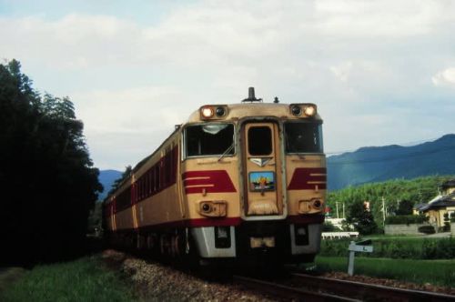 山陰本線キハ58系 急行色も普通列車に大活躍 2003-08-15