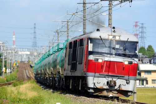 関西本線のDF200ー206号機牽引の石油輸送列車6079レとキハ85系特急「ワイドビュー南紀号」が行く(朝日~富田)