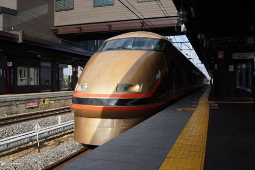 【東武鉄道】100系「スペーシア」を1720系「デラックスロマンスカー」塗装で運行(2021.12.5~)