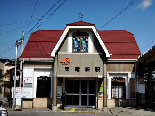飯田線で鉄道旅行!JR天竜峡駅の可愛い駅舎と周辺の景色(長野県飯田市)