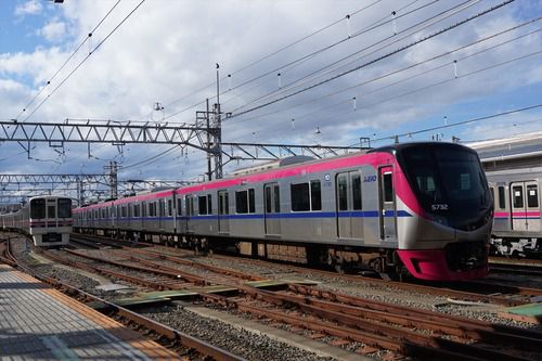 【京王電鉄】京王線ダイヤ改正実施。「京王ライナー」明大前全列車停車。「準特急」は特急に統合へ(2022年春実施)