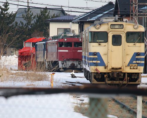 五能線のキハ40が北条鉄道へ到着