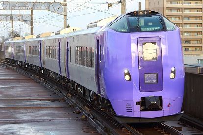 特急「北斗」に充当中のキハ261系5000番台ラベンダー編成