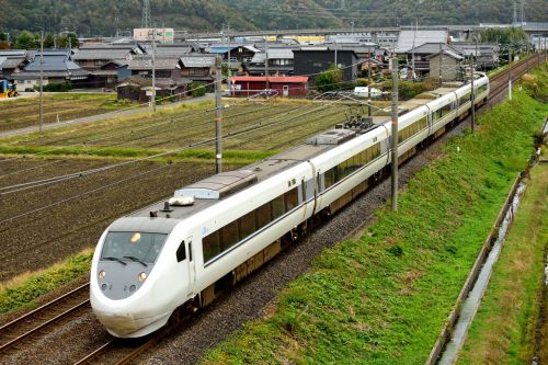 北陸本線の晩秋を行く６８１系特急「しらさぎ」とラッセル車キヤ１４３ー１号機試運転（米原～坂田）