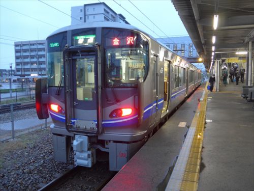 西日本完乗への道-丹後北陸編(26) 北陸本線 西金沢駅 ~駅の目の前にある北陸鉄道石川線の踏切~