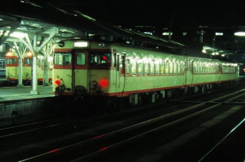山陰本線24系25形 夜の米子駅ホーム 1996-12-30