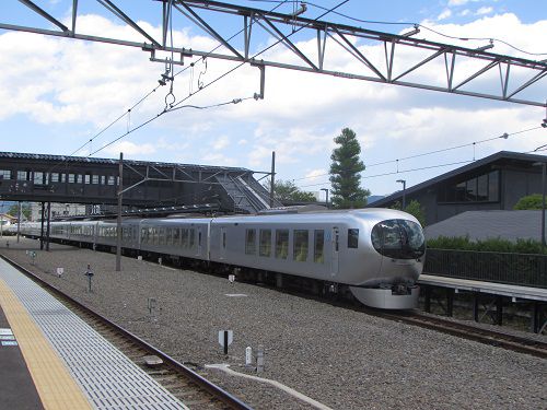 遭遇しても驚かなくなった?特急車両。 【2021年05月 埼玉県秩父市】