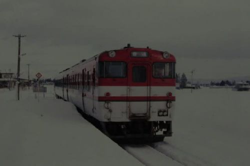 米坂線キハ47形 積雪の中郡駅ホーム 2003-01-12