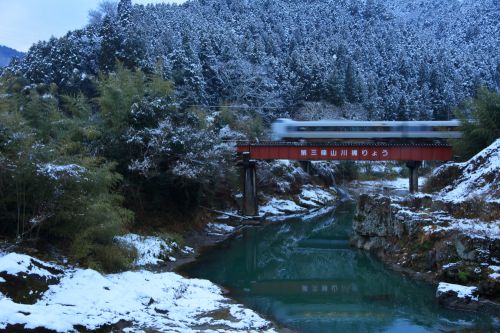 福地山線の恐竜の渓谷を行く287系+289系特急「こうのとり号」(下滝~丹波大山)