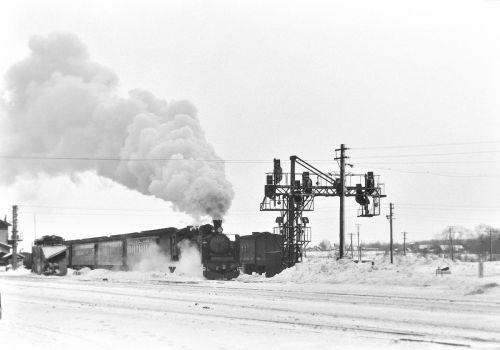 室蘭本線 C57135が追分駅を出発する