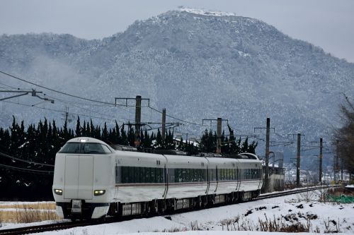 福知山線の雪の花が咲く黒井城の里を行く287系特急「こうのとり号」他(黒井~石生)