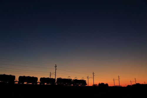 三岐鉄道の夜明け直前の朝を駆け抜けて行くED45重連のセメント貨物(三里~丹生川)